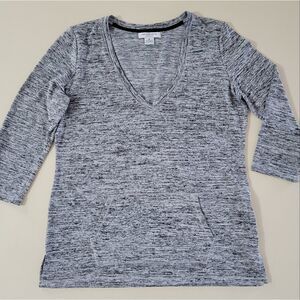 Liz Claiborne Weekend Women's V-neck  Top